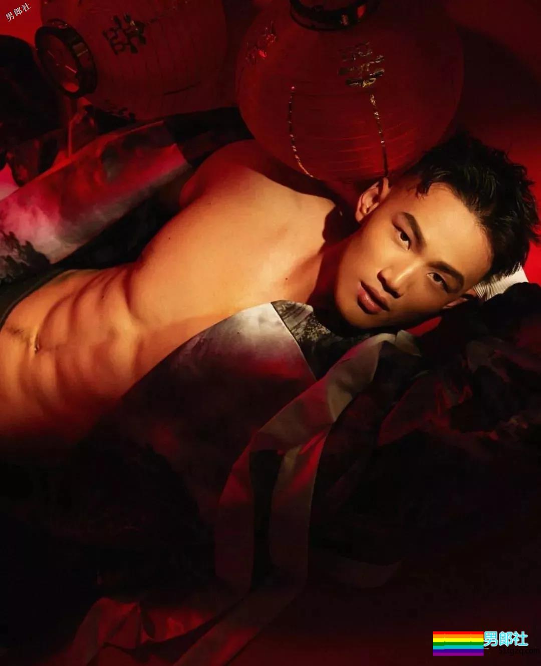 被摄影师.袭.胸的天菜体育生又被攻陷，这么气色的运动小哥给我来一打！ - 51虹马