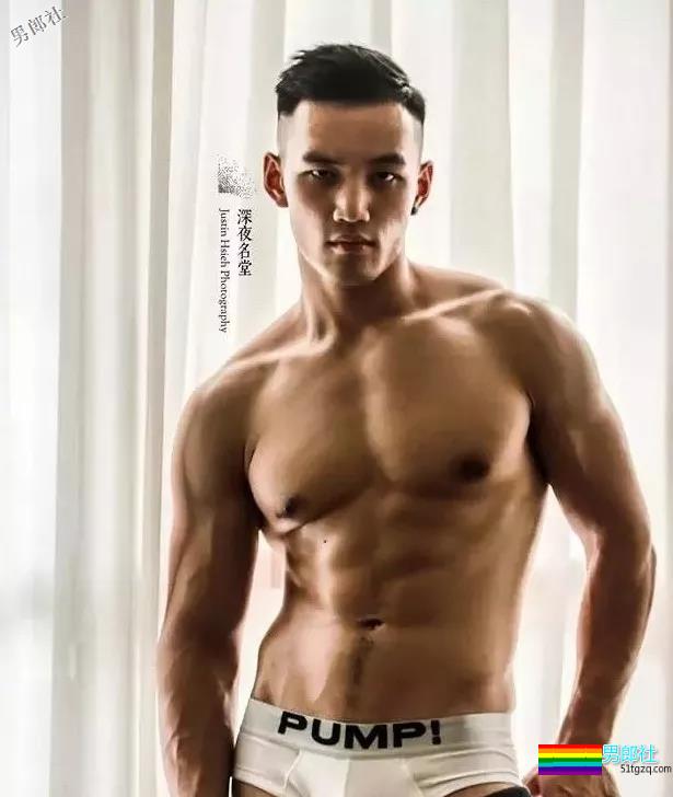 被摄影师.袭.胸的天菜体育生又被攻陷，这么气色的运动小哥给我来一打！ - 51虹马