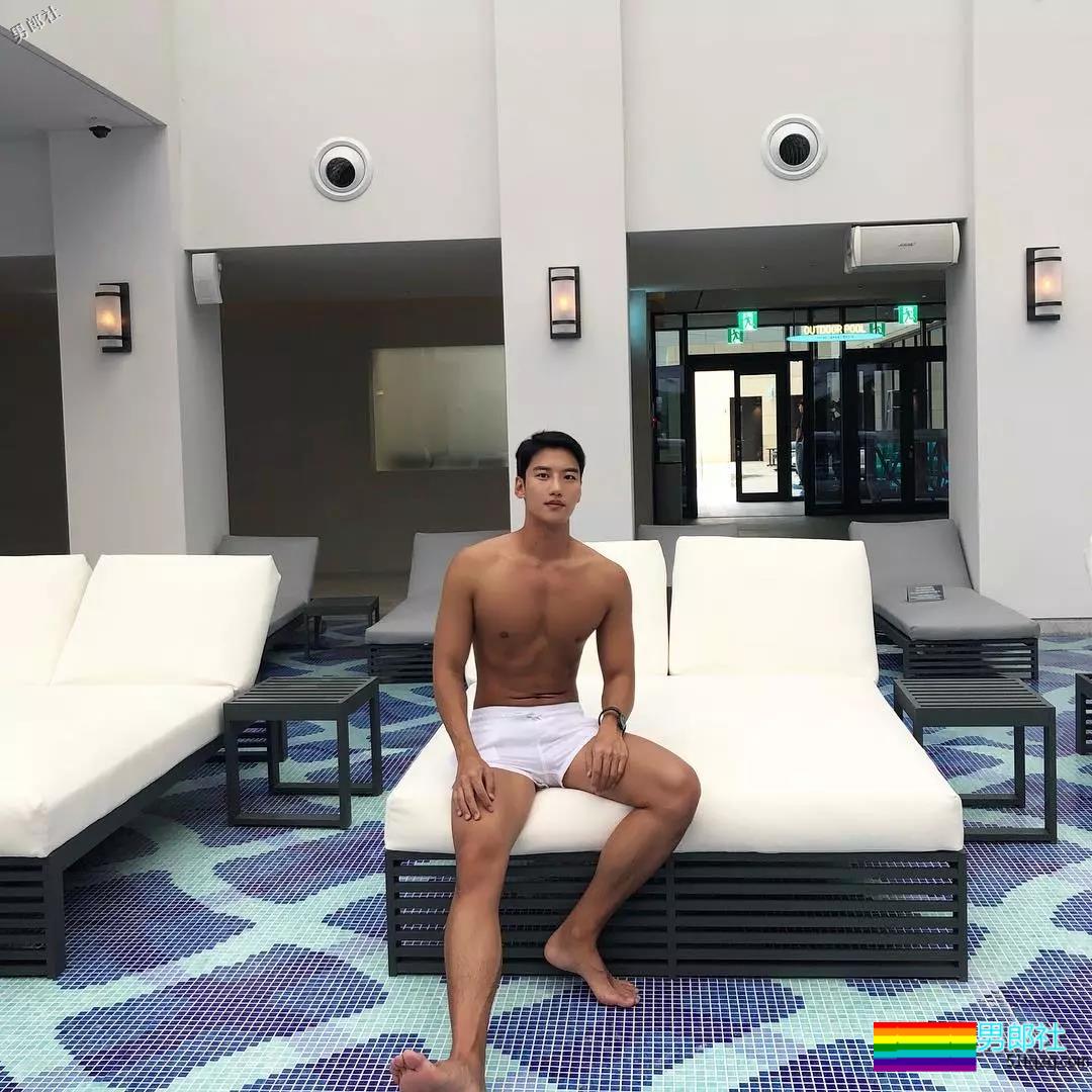 大鼻子和公狗腰，还有天赐大长腿的体育生身材不要太撩人! - 51虹马