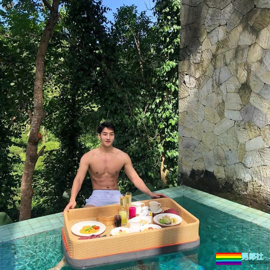 大鼻子和公狗腰，还有天赐大长腿的体育生身材不要太撩人! - 51虹马