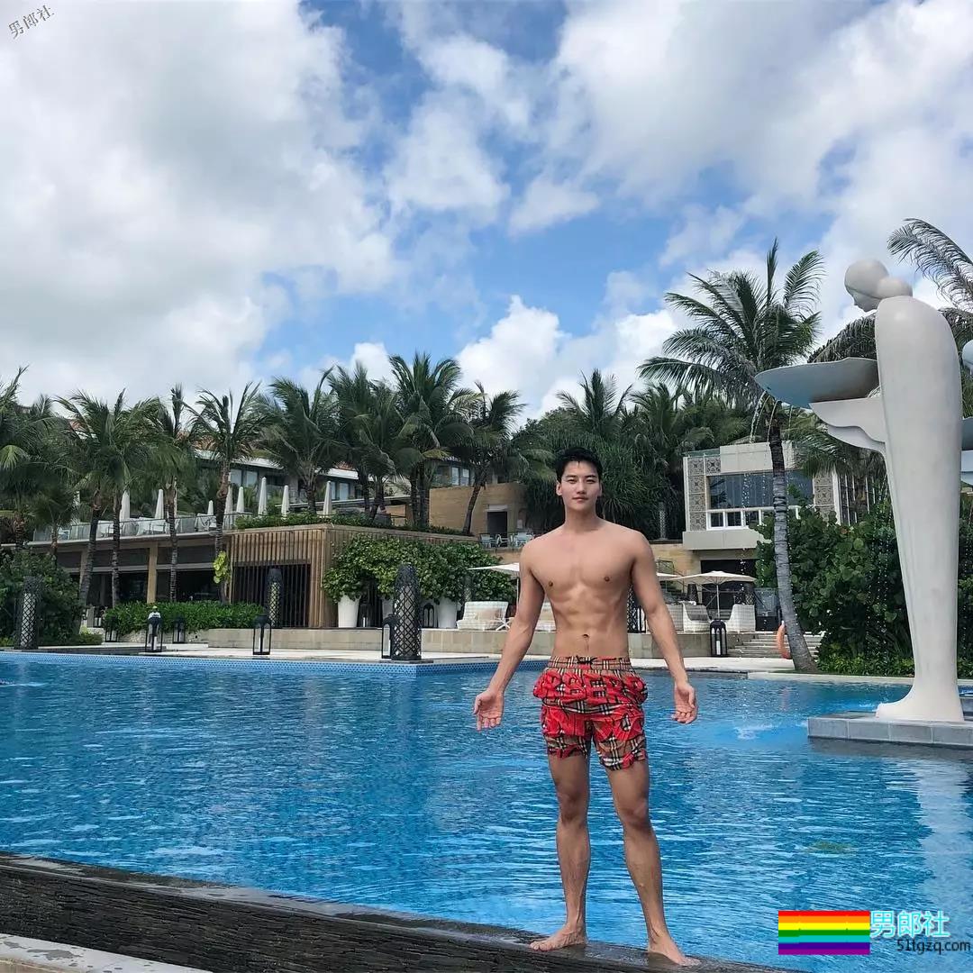 大鼻子和公狗腰，还有天赐大长腿的体育生身材不要太撩人! - 51虹马