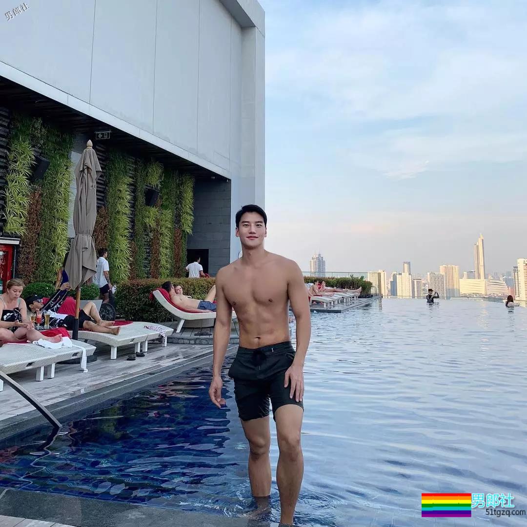 大鼻子和公狗腰，还有天赐大长腿的体育生身材不要太撩人! - 51虹马