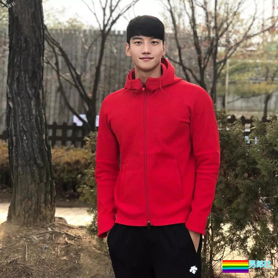 大鼻子和公狗腰，还有天赐大长腿的体育生身材不要太撩人! - 51虹马