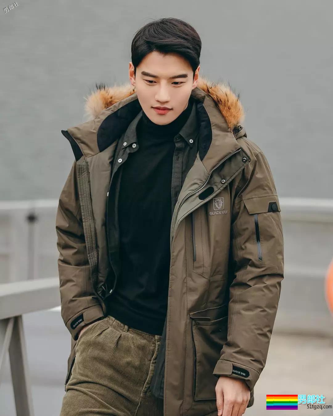 大鼻子和公狗腰，还有天赐大长腿的体育生身材不要太撩人! - 51虹马