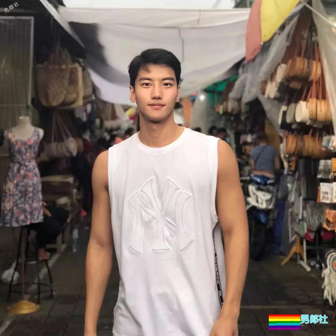 大鼻子和公狗腰，还有天赐大长腿的体育生身材不要太撩人! - 51虹马