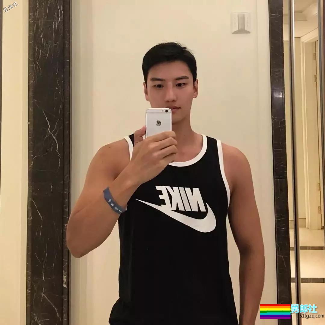 大鼻子和公狗腰，还有天赐大长腿的体育生身材不要太撩人! - 51虹马