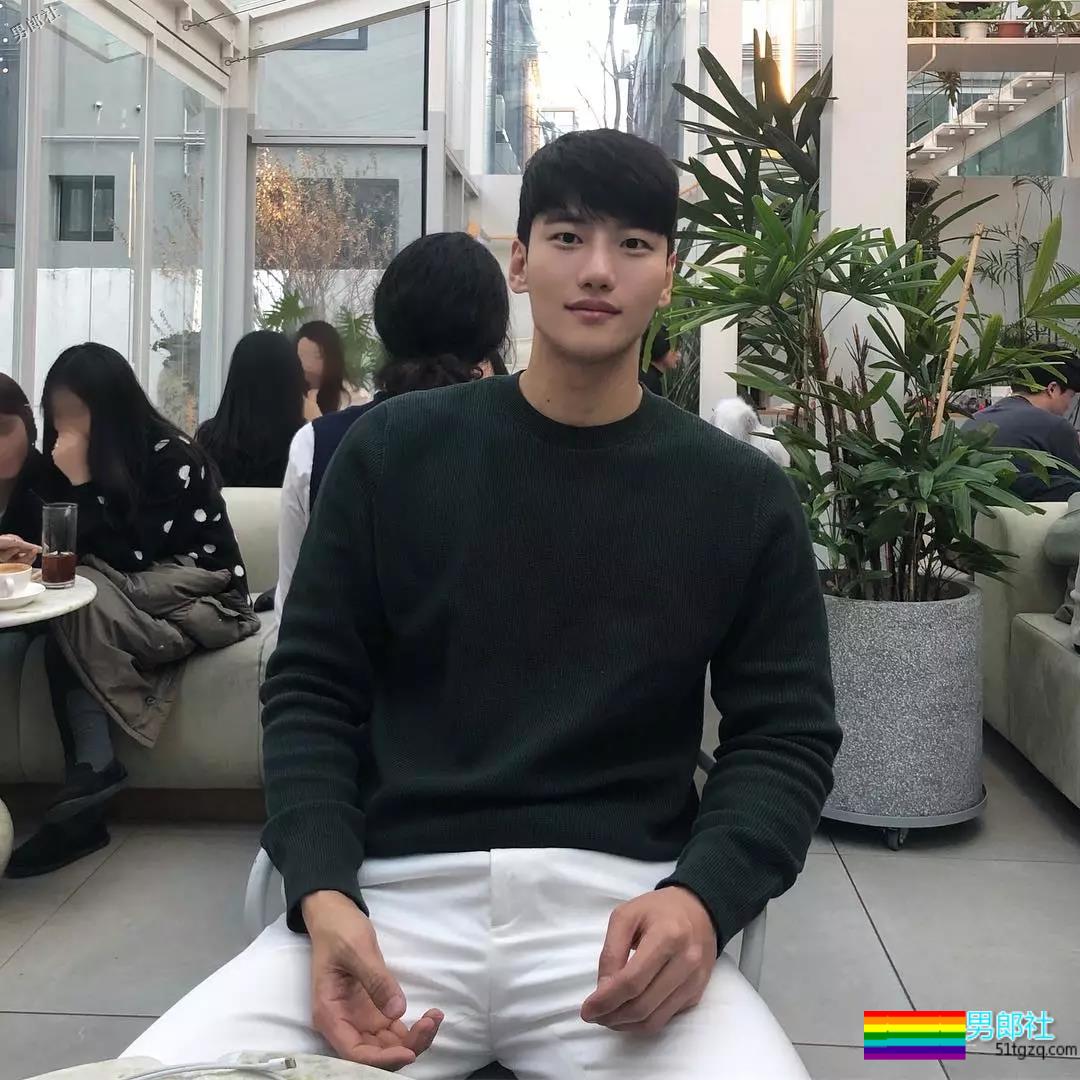 大鼻子和公狗腰，还有天赐大长腿的体育生身材不要太撩人! - 51虹马