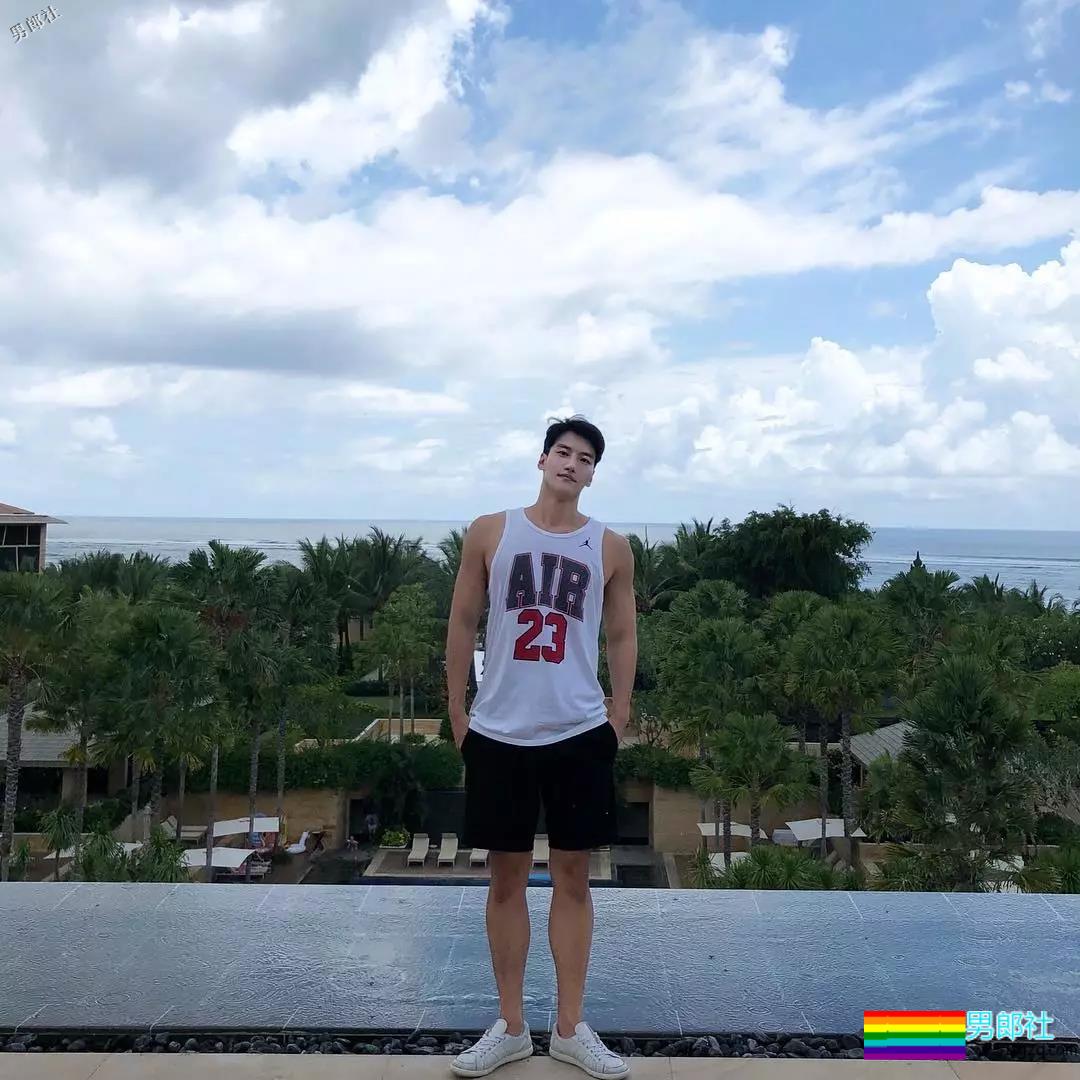 大鼻子和公狗腰，还有天赐大长腿的体育生身材不要太撩人! - 51虹马