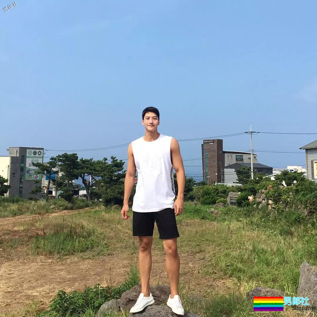 大鼻子和公狗腰，还有天赐大长腿的体育生身材不要太撩人! - 51虹马