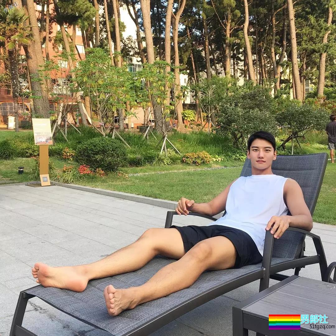 大鼻子和公狗腰，还有天赐大长腿的体育生身材不要太撩人! - 51虹马