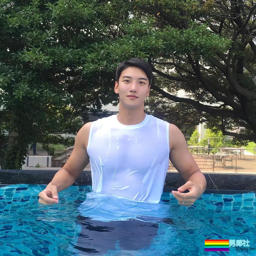 大鼻子和公狗腰，还有天赐大长腿的体育生身材不要太撩人! - 51虹马