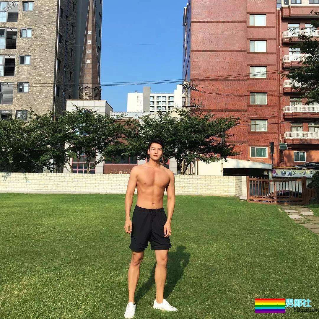 大鼻子和公狗腰，还有天赐大长腿的体育生身材不要太撩人! - 51虹马