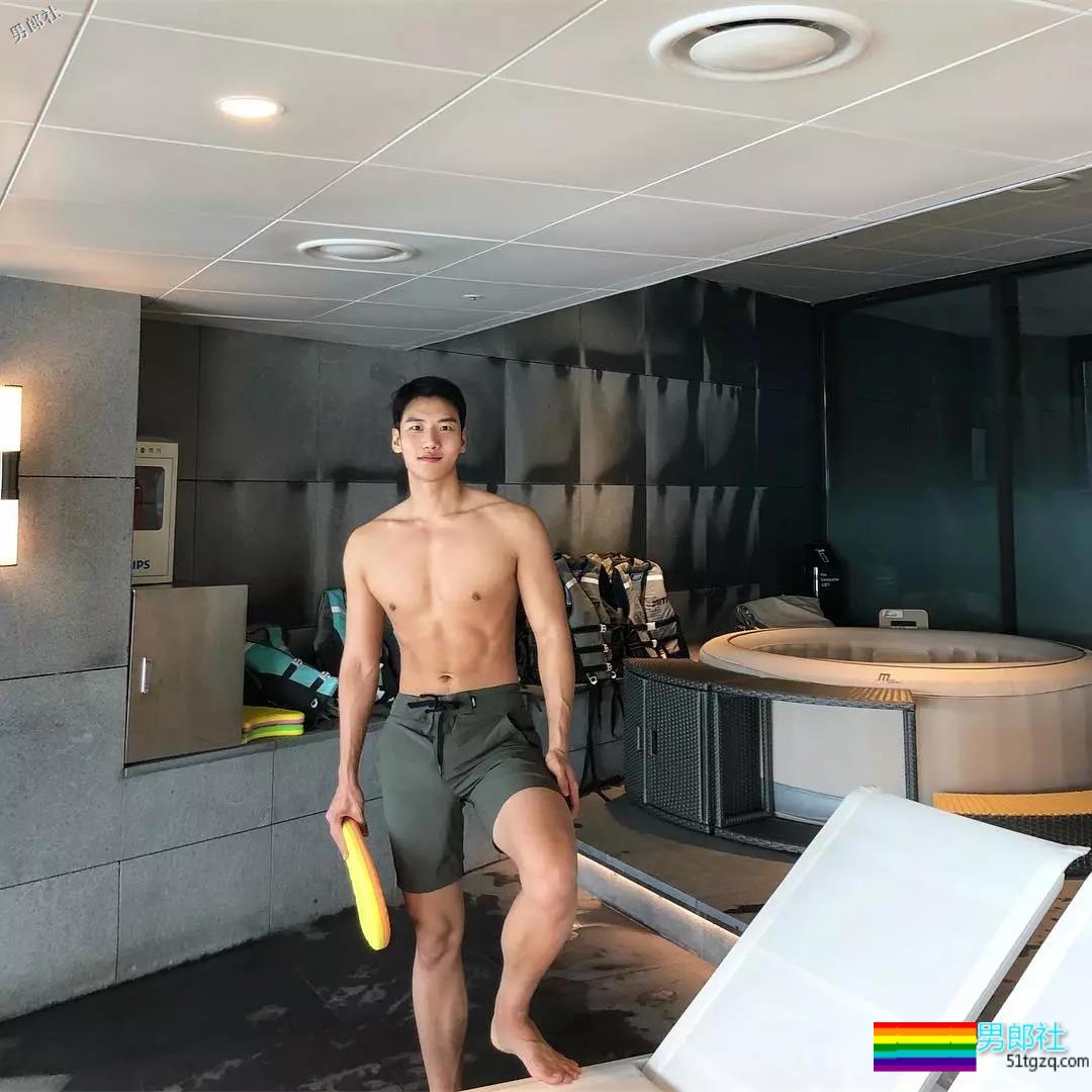 大鼻子和公狗腰，还有天赐大长腿的体育生身材不要太撩人! - 51虹马