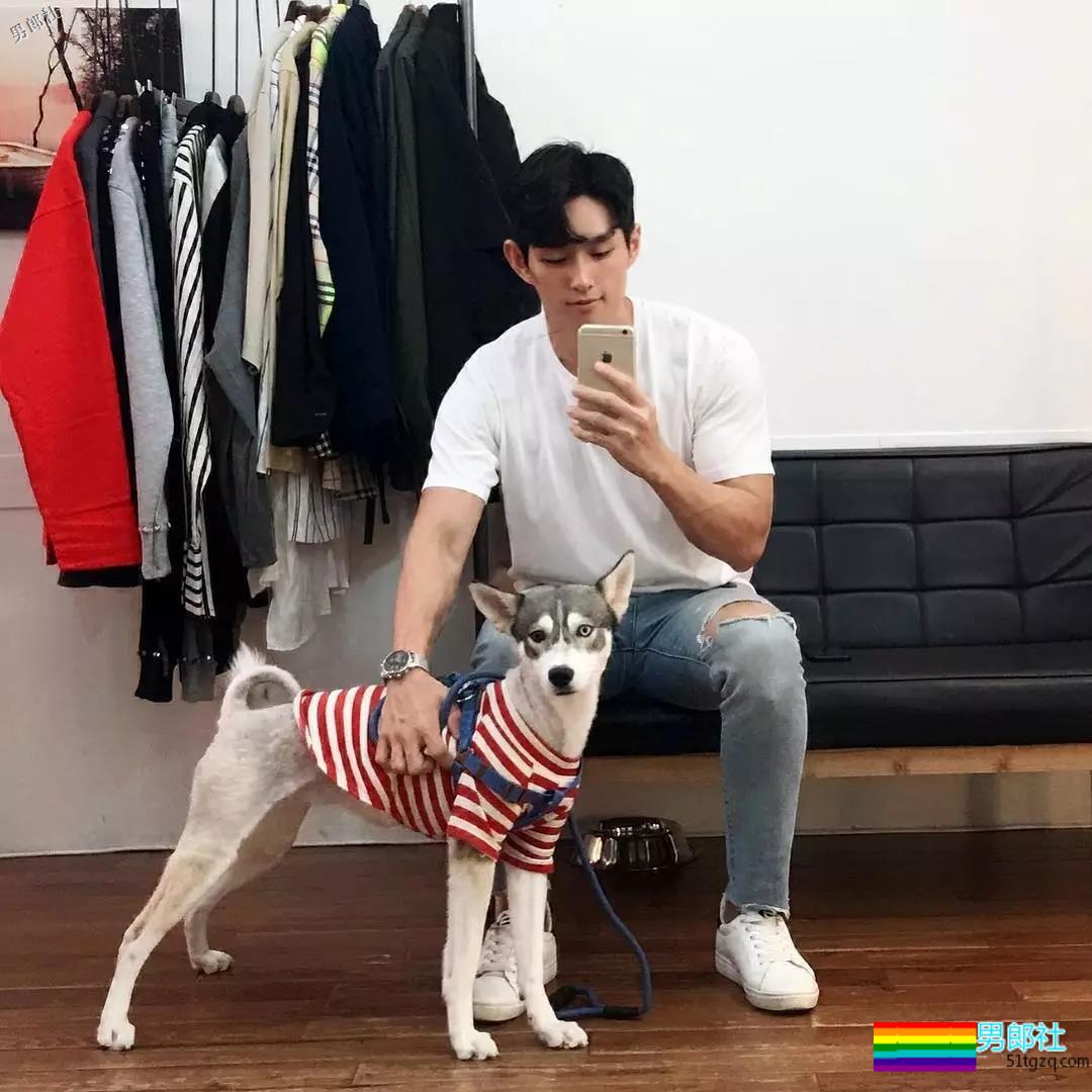 拥有小奶狗的颜值和小狼狗的身材脱光后忍不住想抚摸 - 51虹马