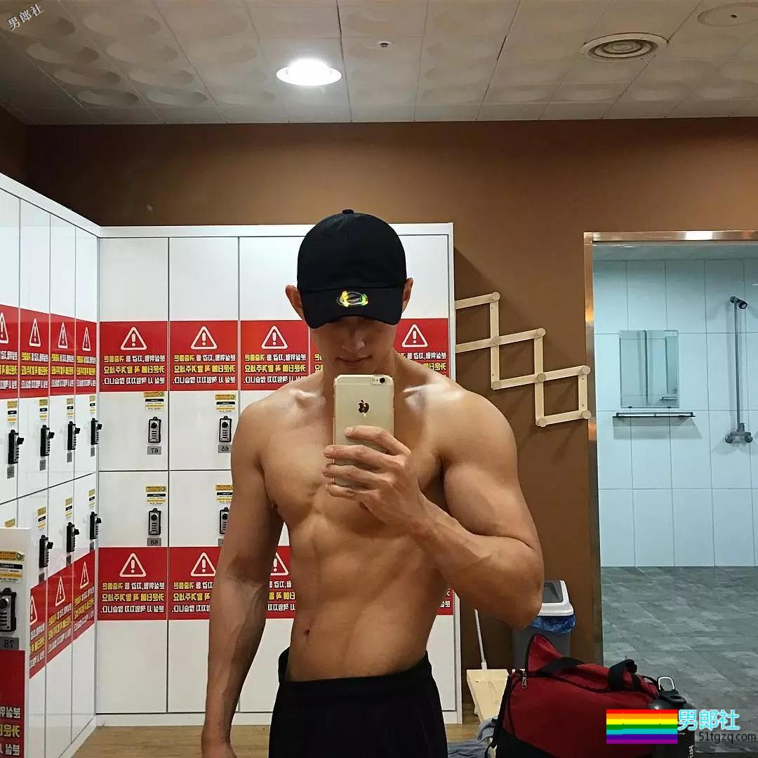 拥有小奶狗的颜值和小狼狗的身材脱光后忍不住想抚摸 - 51虹马