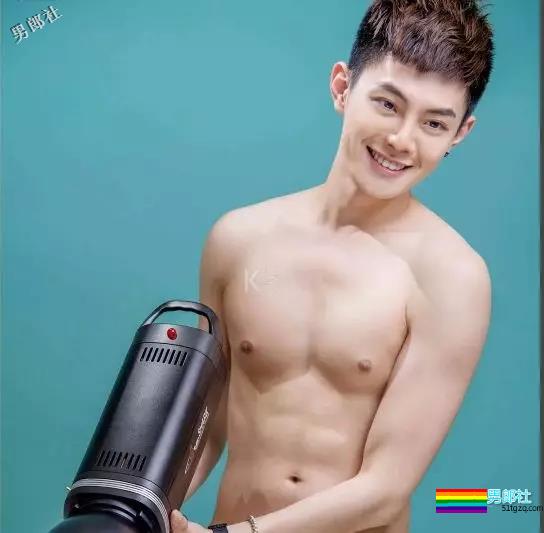 帅气的空少.更衣室里竟然做1 - 51虹马