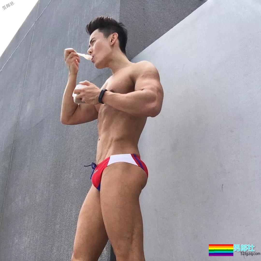 健体俊男肌霸泳裤秀，每一寸肌肉都是亮点，大饱眼福！ - 51虹马