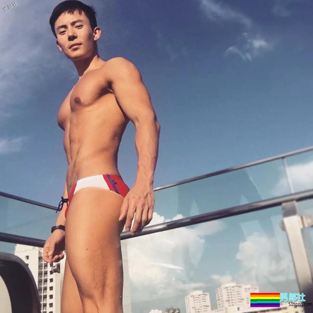 健体俊男肌霸泳裤秀，每一寸肌肉都是亮点，大饱眼福！ - 51虹马