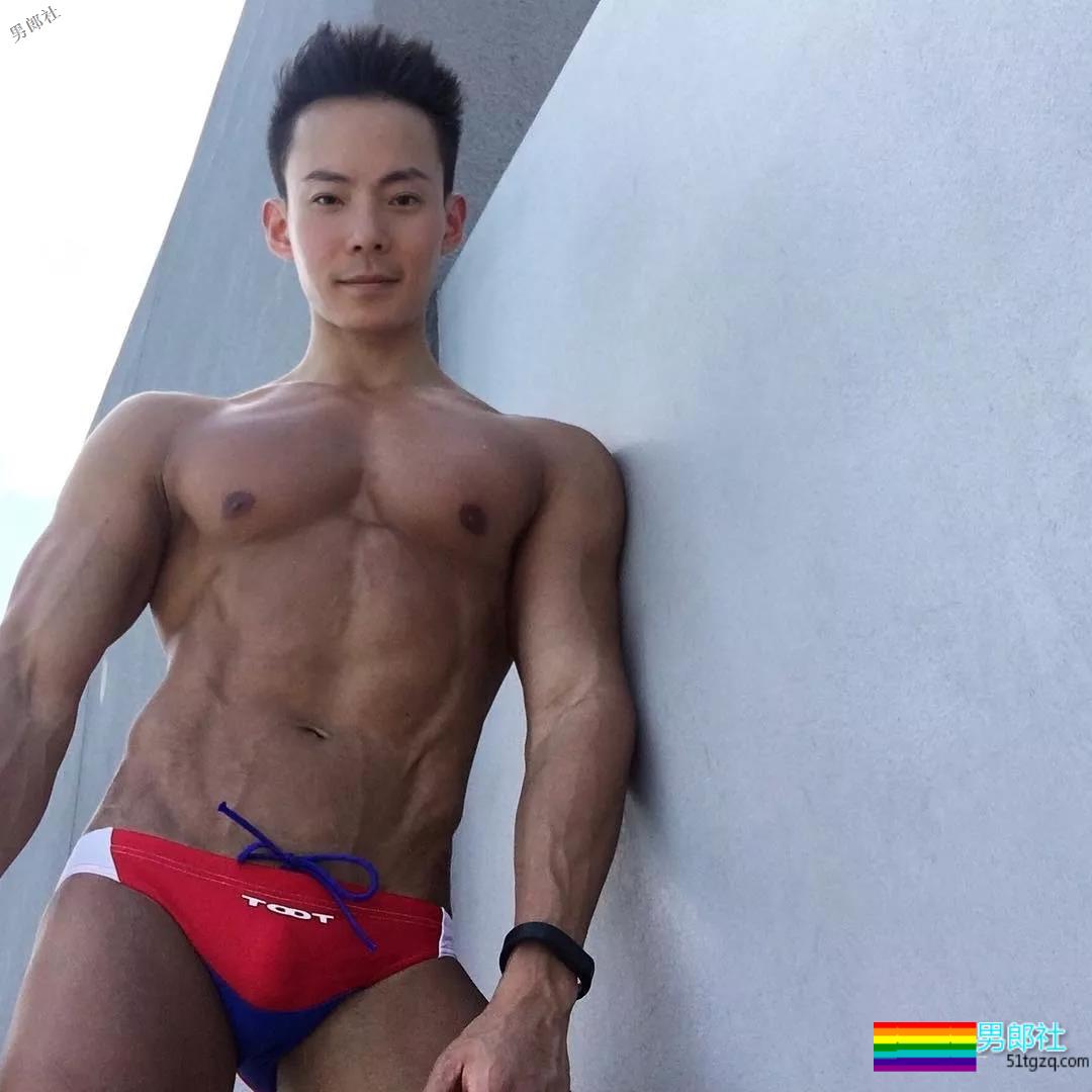 健体俊男肌霸泳裤秀，每一寸肌肉都是亮点，大饱眼福！ - 51虹马