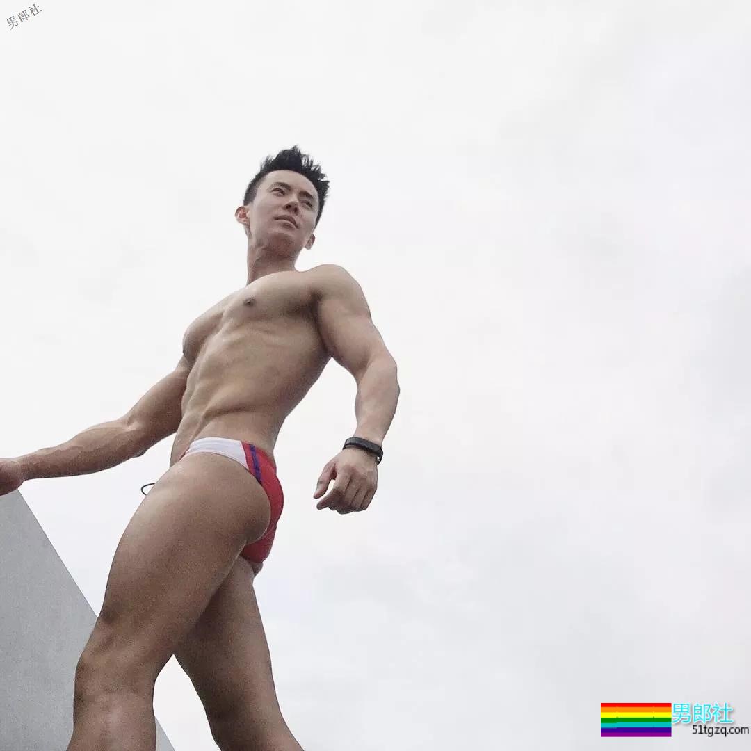 健体俊男肌霸泳裤秀，每一寸肌肉都是亮点，大饱眼福！ - 51虹马