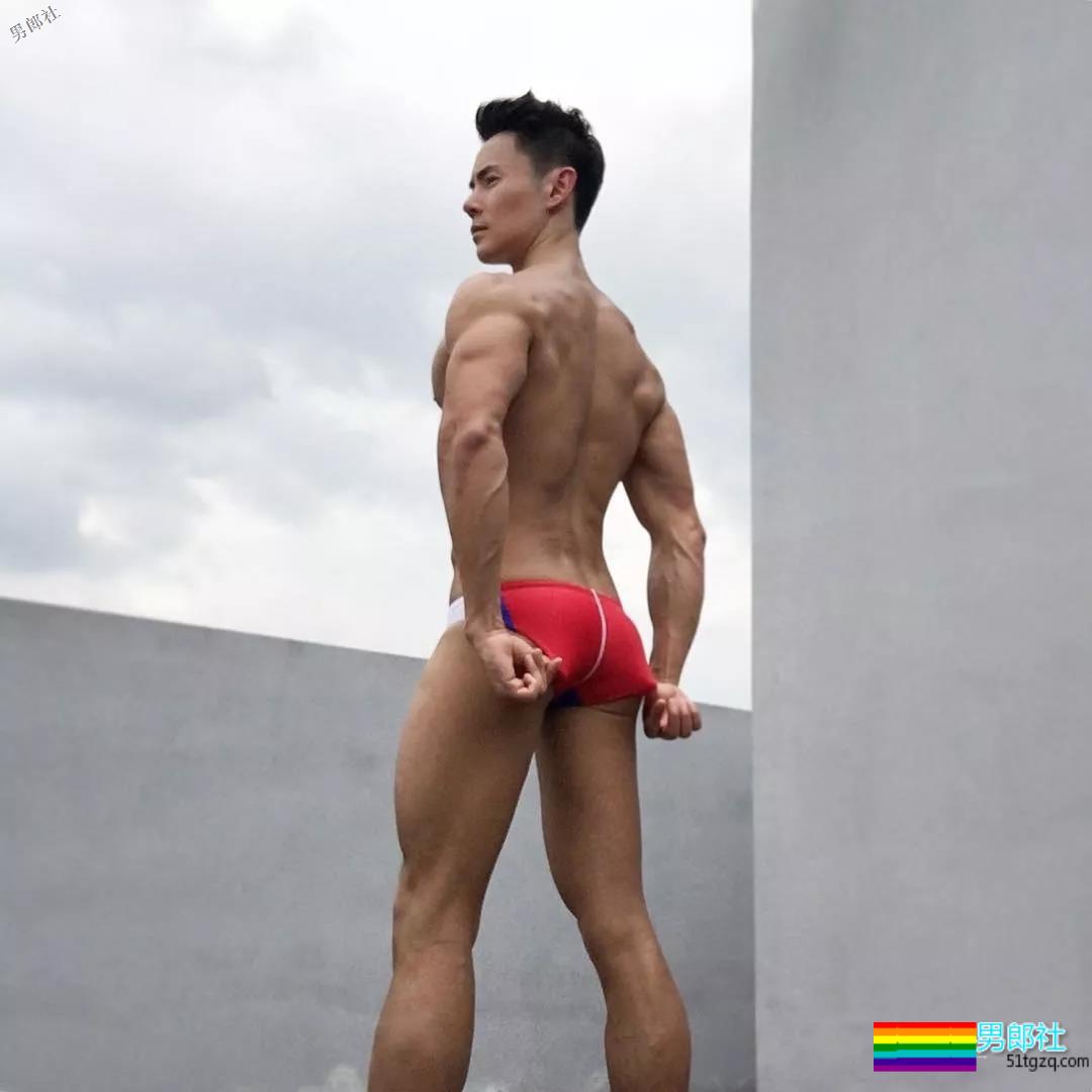 健体俊男肌霸泳裤秀，每一寸肌肉都是亮点，大饱眼福！ - 51虹马