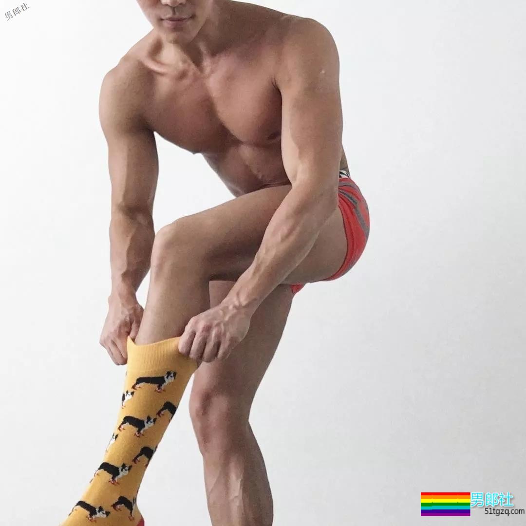 健体俊男肌霸泳裤秀，每一寸肌肉都是亮点，大饱眼福！ - 51虹马