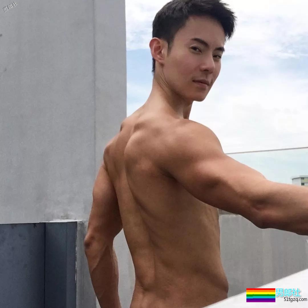 健体俊男肌霸泳裤秀，每一寸肌肉都是亮点，大饱眼福！ - 51虹马