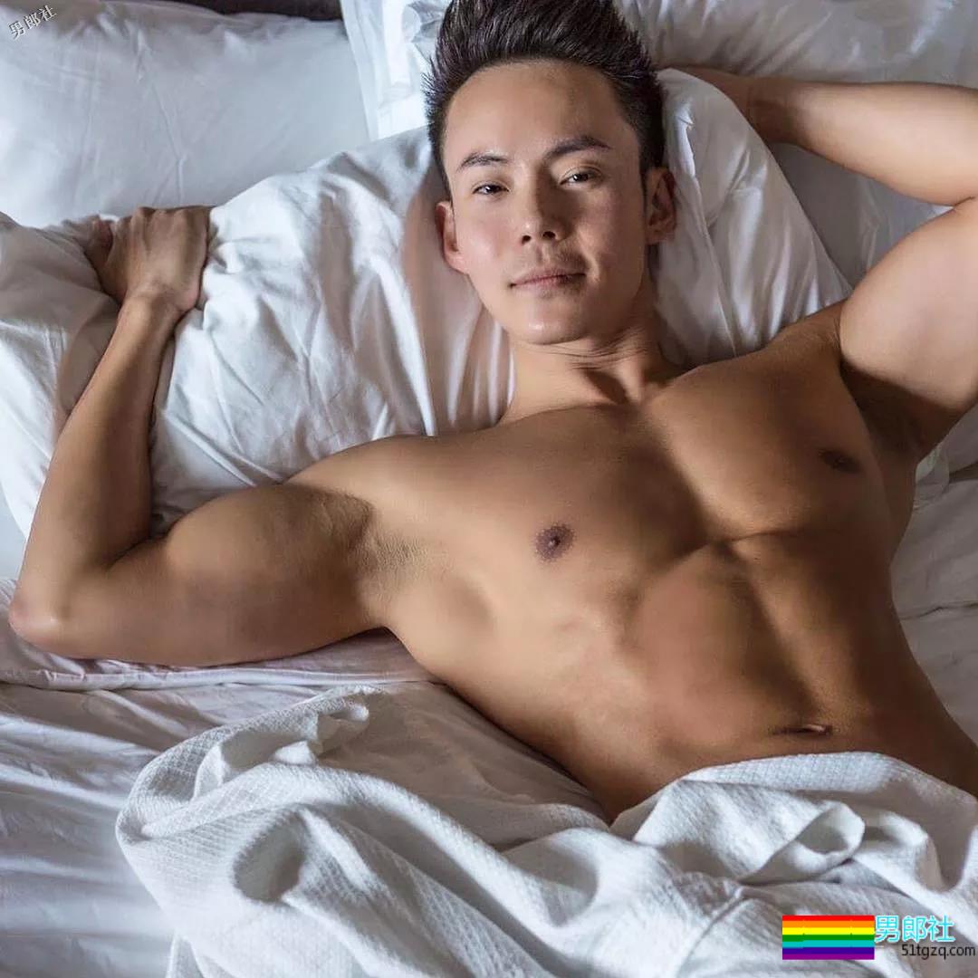 健体俊男肌霸泳裤秀，每一寸肌肉都是亮点，大饱眼福！ - 51虹马