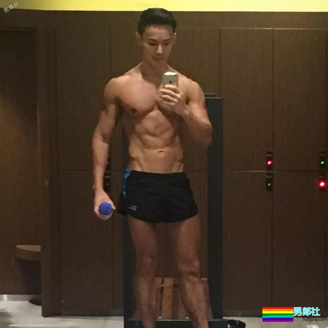 健体俊男肌霸泳裤秀，每一寸肌肉都是亮点，大饱眼福！ - 51虹马