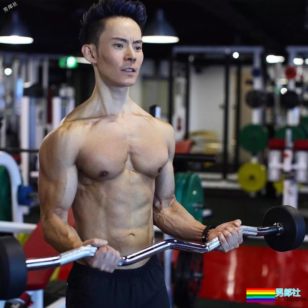 健体俊男肌霸泳裤秀，每一寸肌肉都是亮点，大饱眼福！ - 51虹马