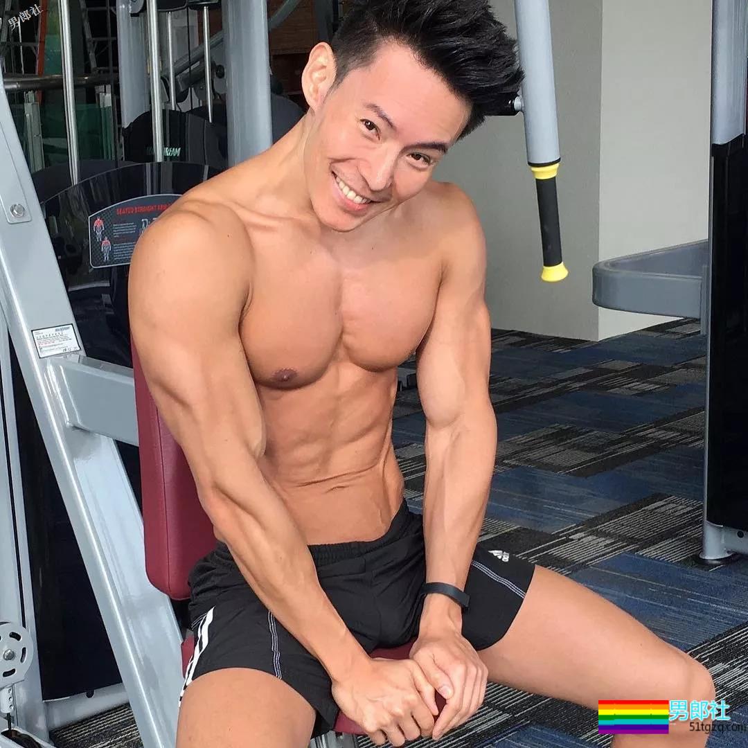 健体俊男肌霸泳裤秀，每一寸肌肉都是亮点，大饱眼福！ - 51虹马