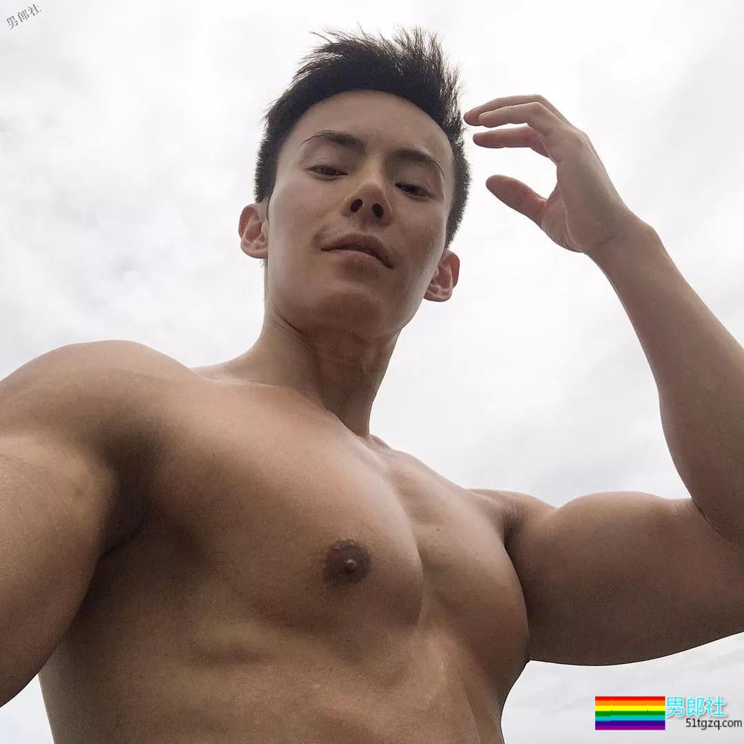 健体俊男肌霸泳裤秀，每一寸肌肉都是亮点，大饱眼福！ - 51虹马