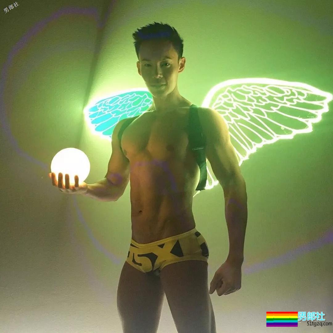 健体俊男肌霸泳裤秀，每一寸肌肉都是亮点，大饱眼福！ - 51虹马