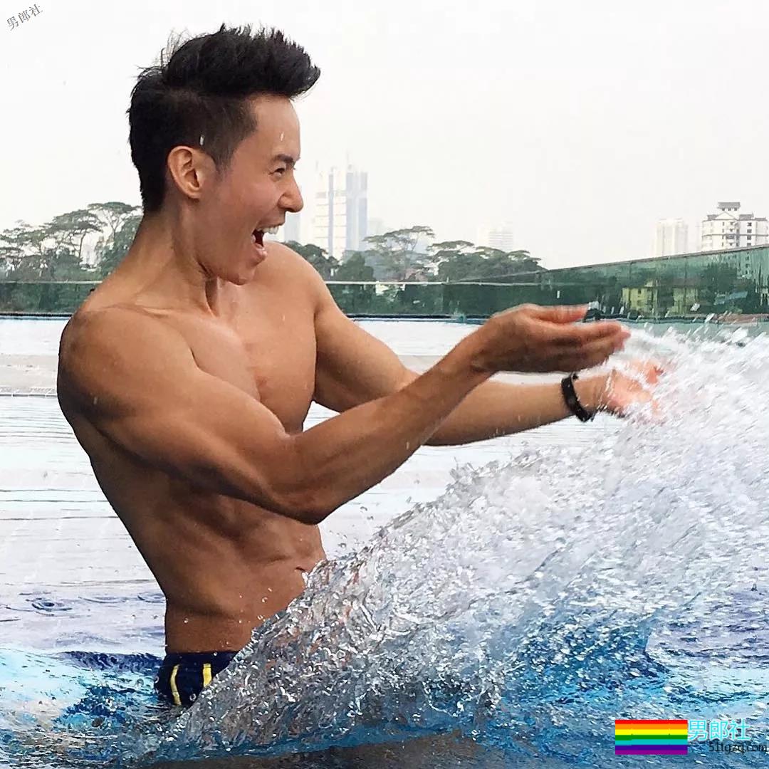 健体俊男肌霸泳裤秀，每一寸肌肉都是亮点，大饱眼福！ - 51虹马