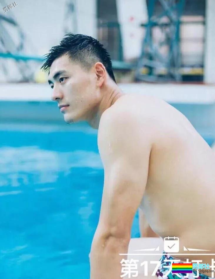 搂过徐嘉余，颜值超越宁泽涛？他浴室硬照一秒掏空血槽 - 51虹马