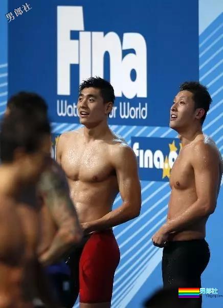 搂过徐嘉余，颜值超越宁泽涛？他浴室硬照一秒掏空血槽 - 51虹马