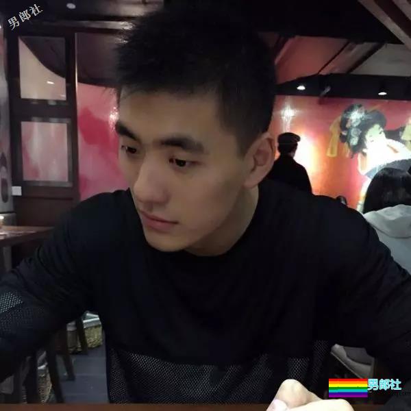 搂过徐嘉余，颜值超越宁泽涛？他浴室硬照一秒掏空血槽 - 51虹马