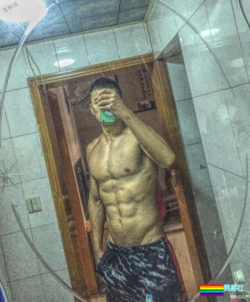 搂过徐嘉余，颜值超越宁泽涛？他浴室硬照一秒掏空血槽 - 51虹马