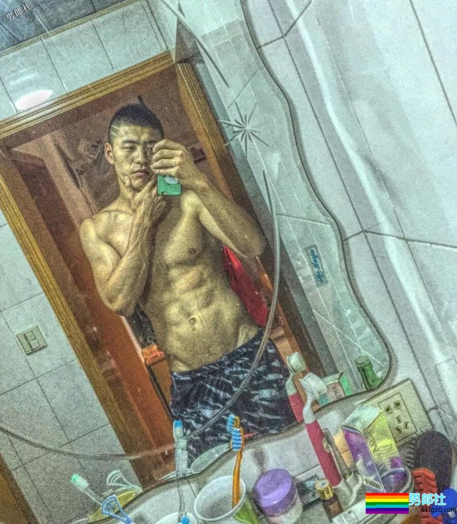 搂过徐嘉余，颜值超越宁泽涛？他浴室硬照一秒掏空血槽 - 51虹马