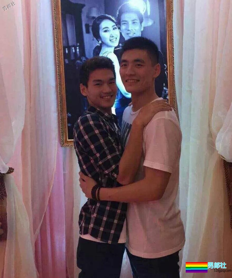 搂过徐嘉余，颜值超越宁泽涛？他浴室硬照一秒掏空血槽 - 51虹马