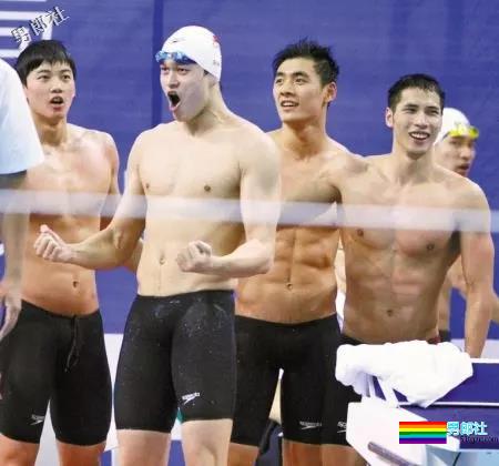 搂过徐嘉余，颜值超越宁泽涛？他浴室硬照一秒掏空血槽 - 51虹马