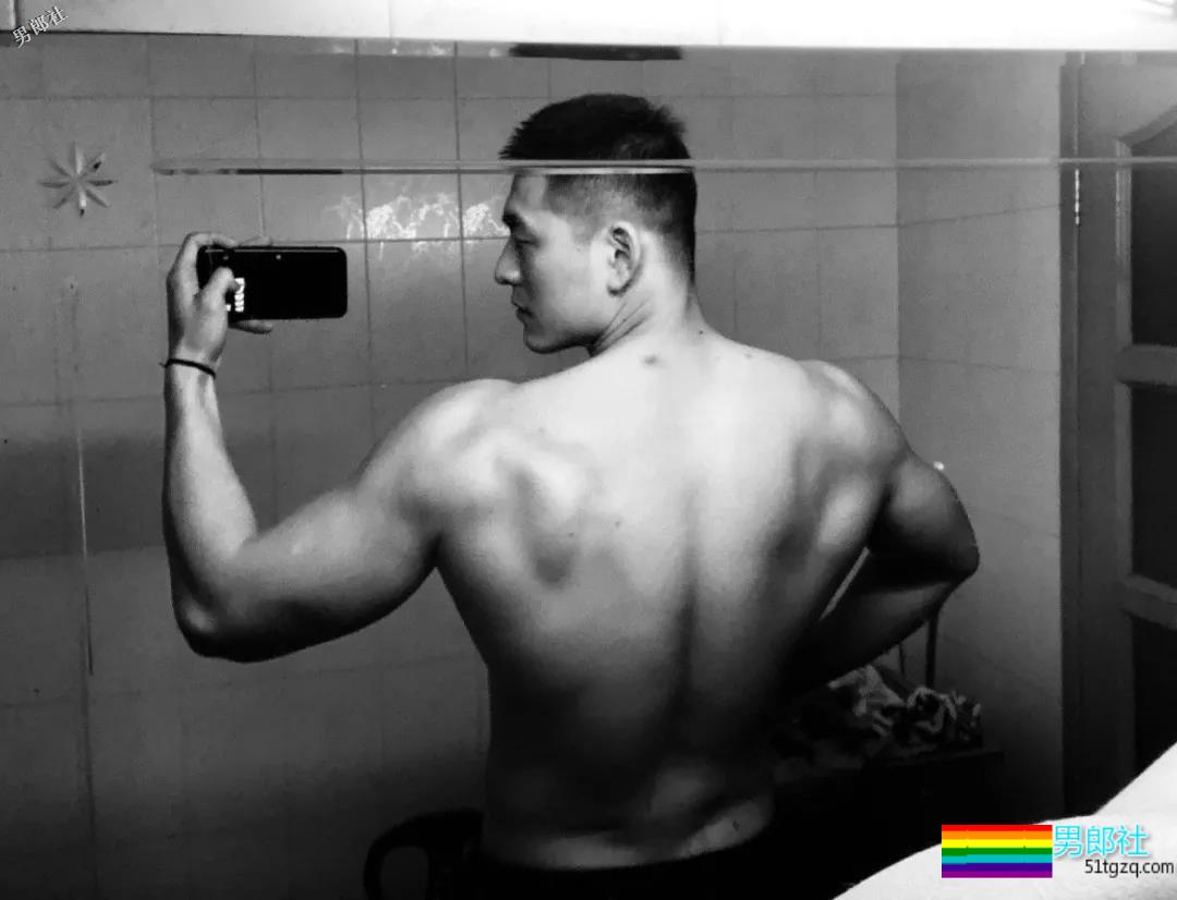 搂过徐嘉余，颜值超越宁泽涛？他浴室硬照一秒掏空血槽 - 51虹马