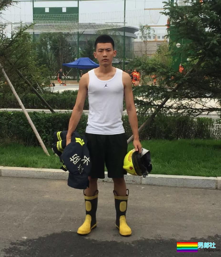 退伍消防员被曝是Gay圈名媛？还上电视与傅园慧相亲 - 51虹马