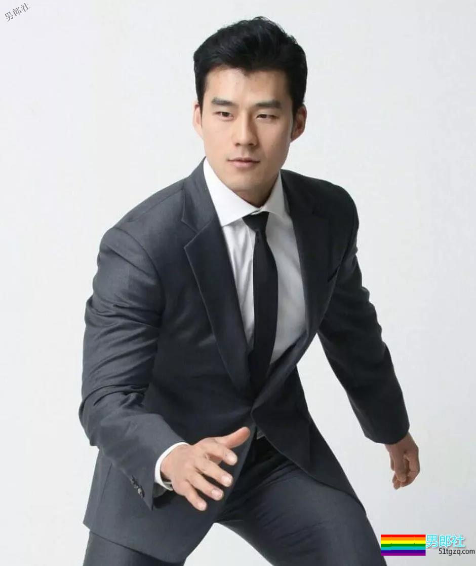 国内gay圈转爆的正装肌肉小叔，其他图片更!!!!!!-51虹马