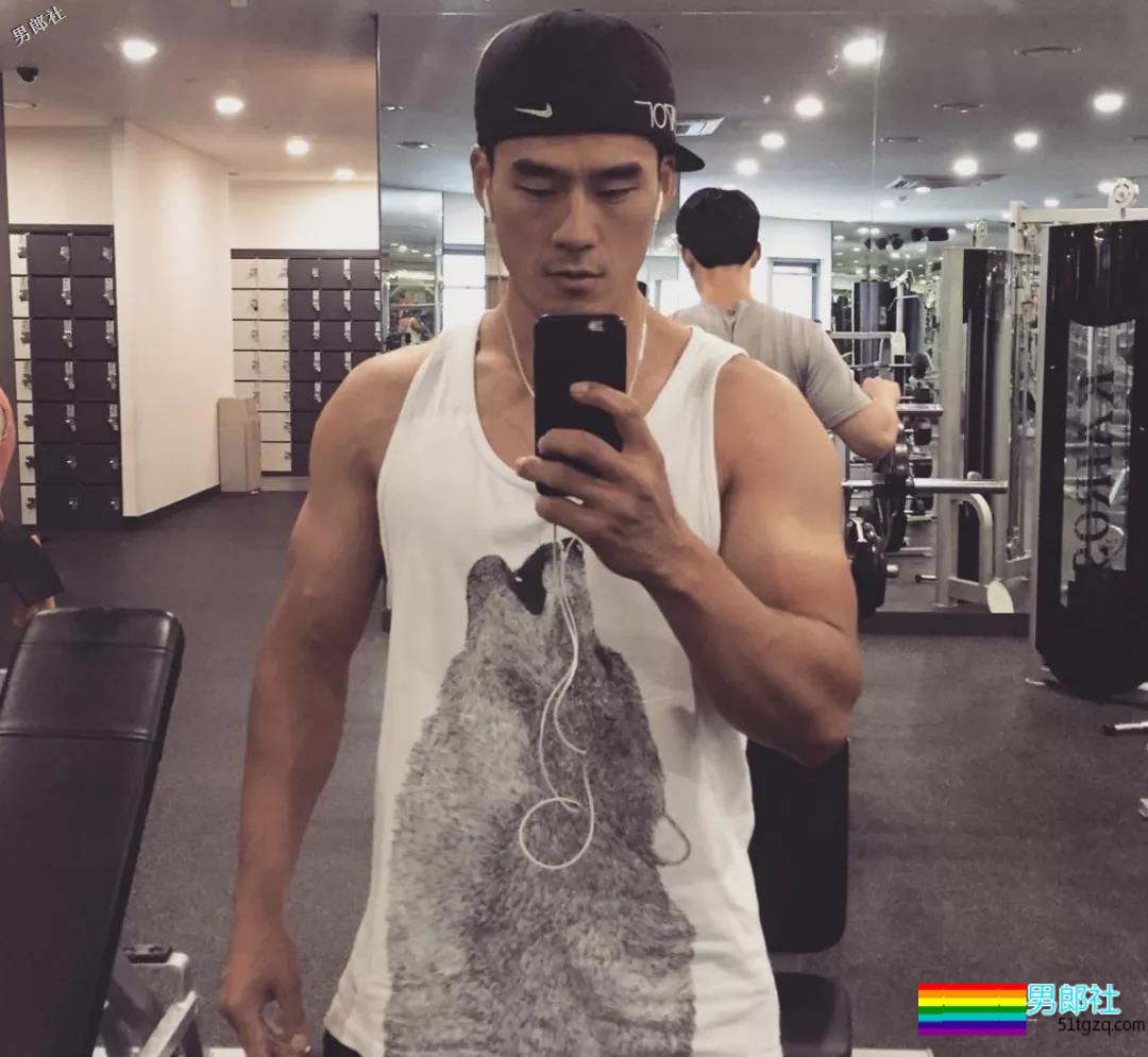 国内gay圈转爆的正装肌肉小叔，其他图片更!!!!!! - 51虹马