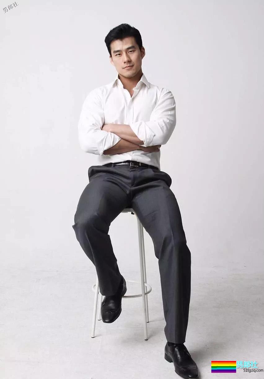 国内gay圈转爆的正装肌肉小叔，其他图片更!!!!!! - 51虹马