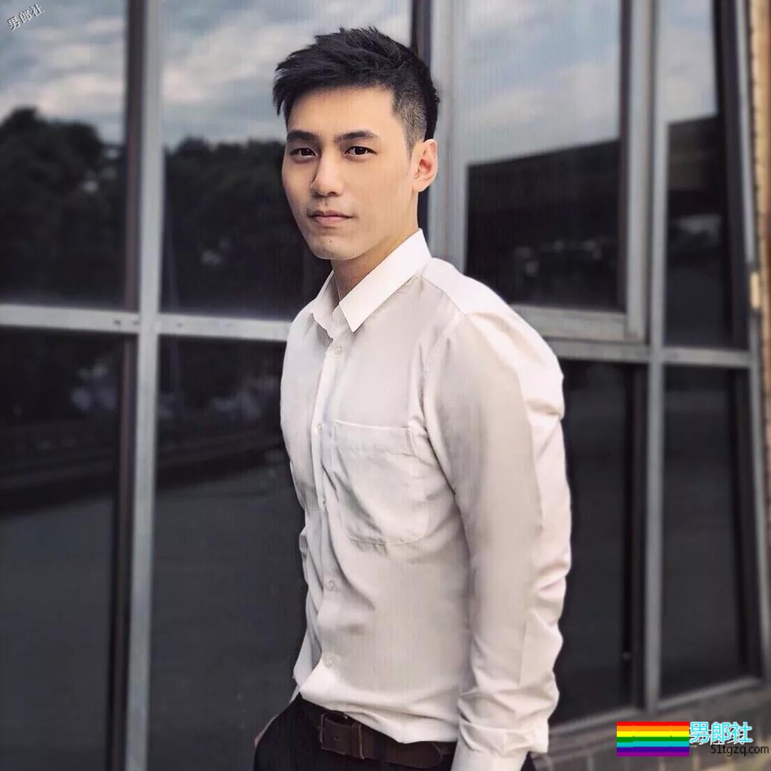 地铁小哥神似“钟汉良”！人畜无害的小肌肉男模清新又舒服！ - 51虹马