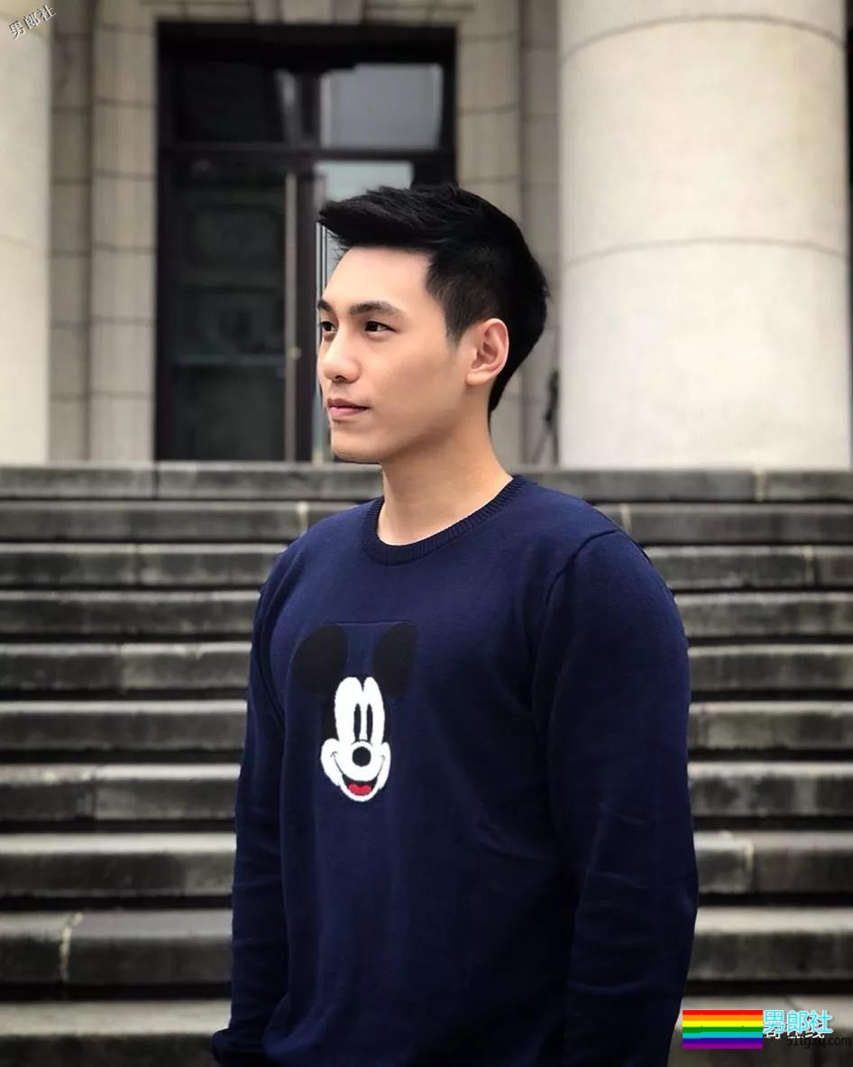 地铁小哥神似“钟汉良”！人畜无害的小肌肉男模清新又舒服！ - 51虹马