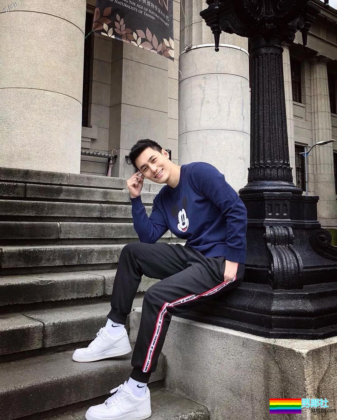 地铁小哥神似“钟汉良”！人畜无害的小肌肉男模清新又舒服！ - 51虹马