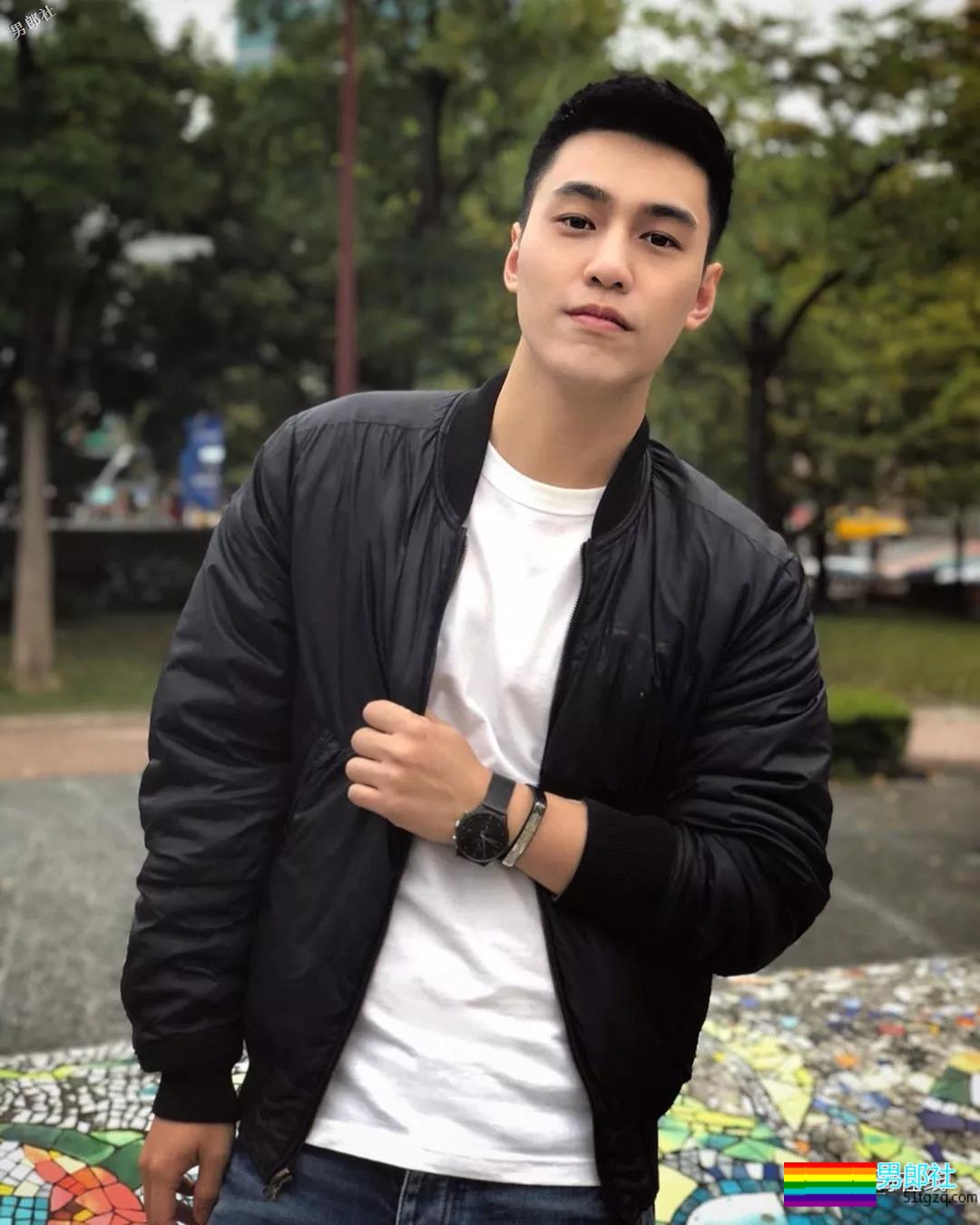 地铁小哥神似“钟汉良”！人畜无害的小肌肉男模清新又舒服！ - 51虹马